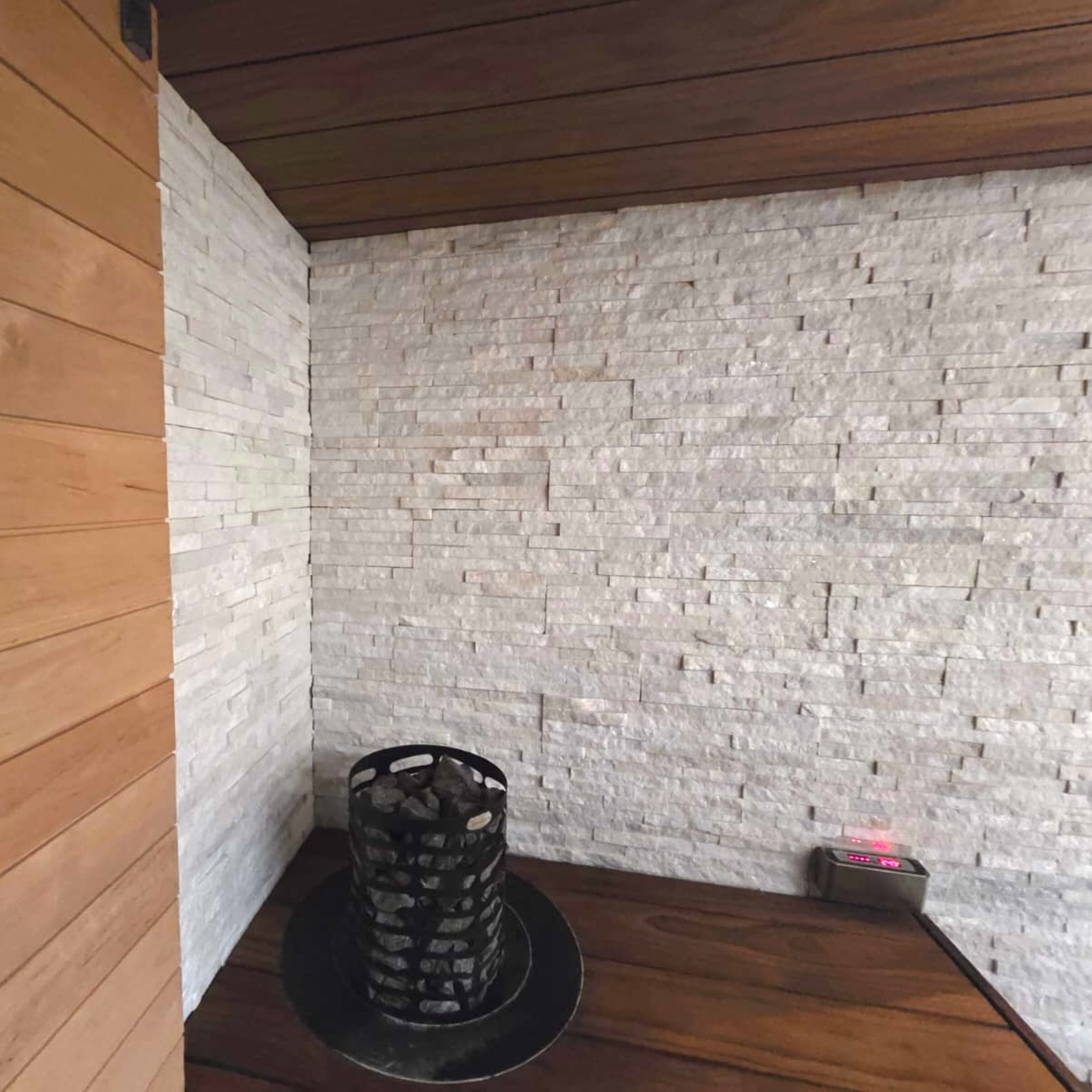 Natural Stone -sisustuskivi, kristallinvalkea